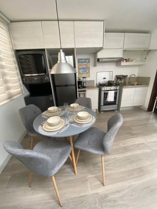 Modern Cozy Apartment *